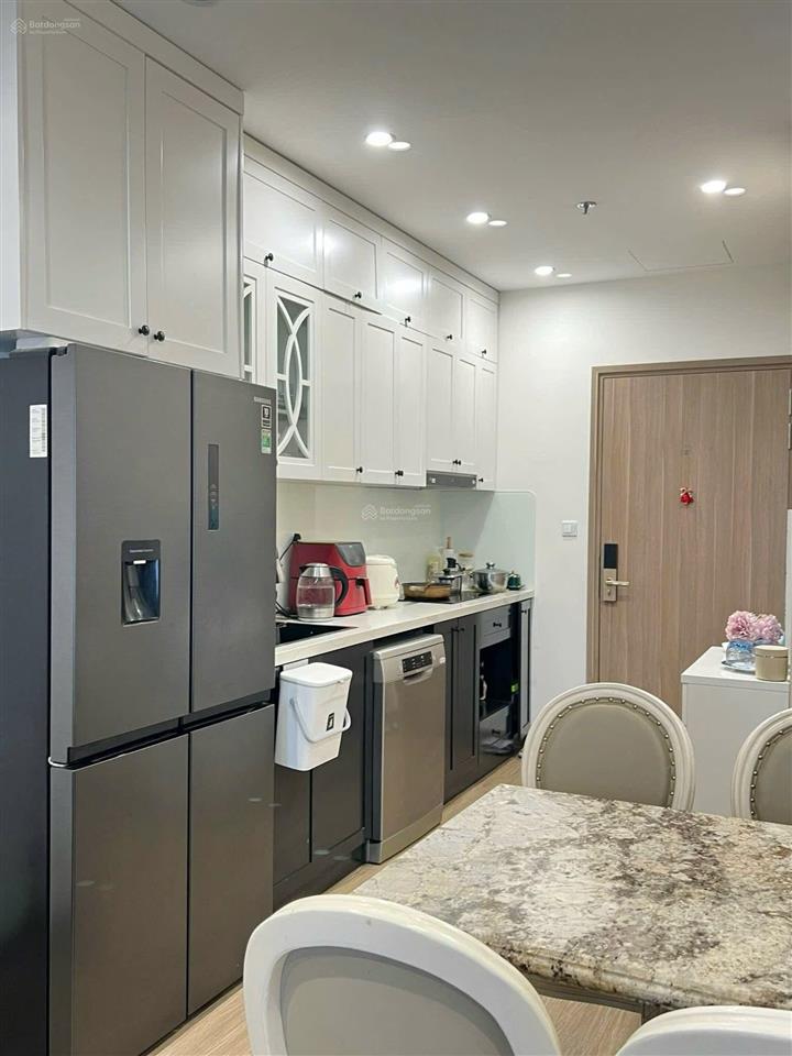 Chính chủ cần bán căn 2pn 55m2 tòa sa5 tầng 2204 vinhomes smart .giá 4.5 tỷ bao phí