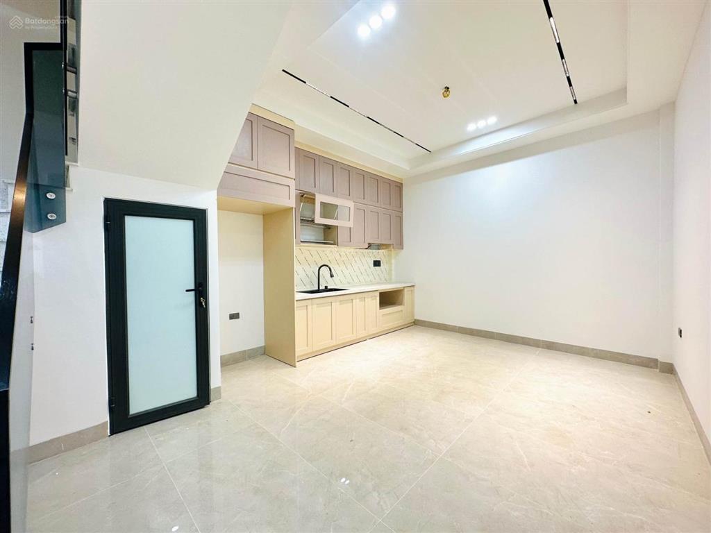 Bán nhà trần nguyên hãn, mặt ngõ thông oto, sát ngã 3 kinh doanh, 45m2x4, mặt tiền 4m, 4 tỷ x