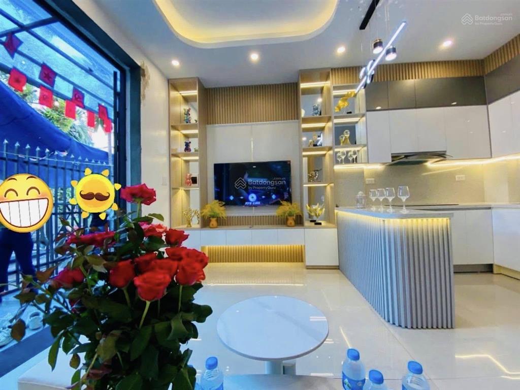 Bán nhà phố dư hàng, nhà mới tinh, sát chợ cột đèn đa tiện ích, 64m2x5, mặt 6m, 4 tỷ x