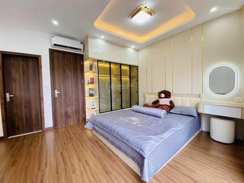 Bán nhà phố dư hàng, nhà mới tinh, sát chợ cột đèn đa tiện ích, 64m2x5, mặt 6m, 4 tỷ x