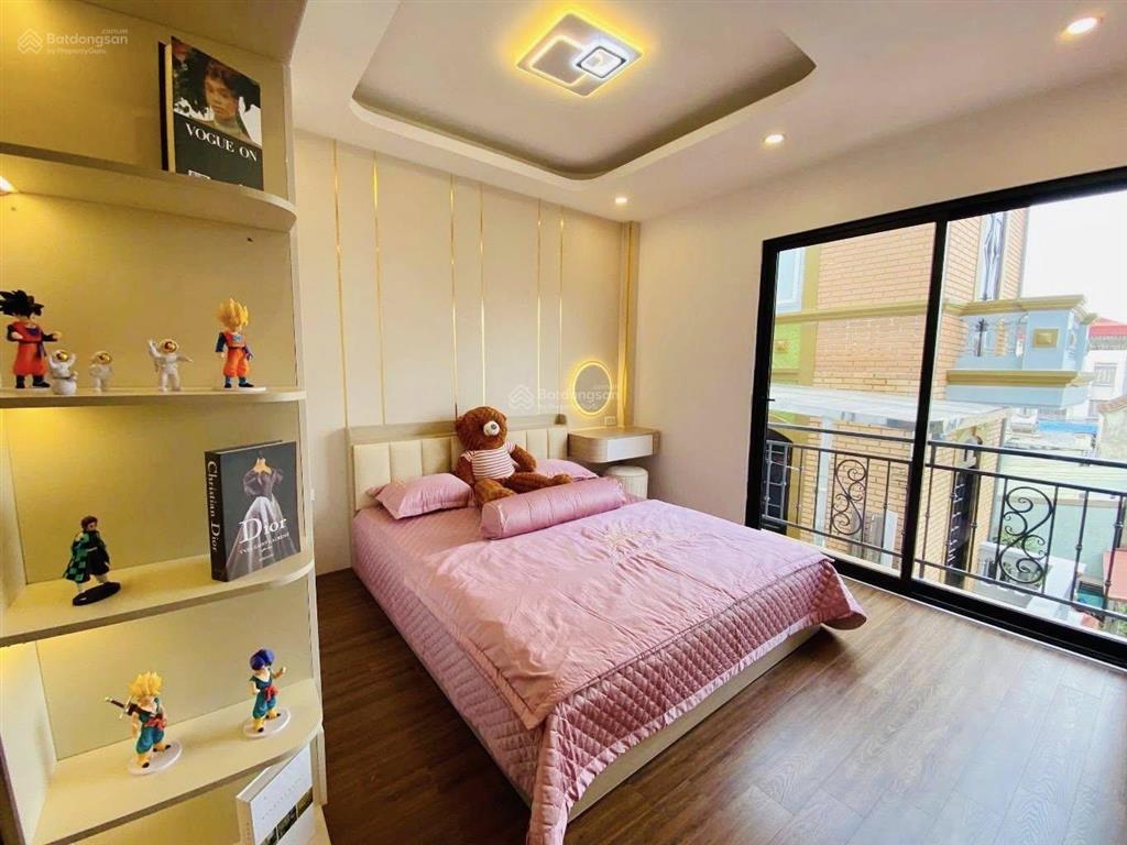 Bán nhà phố dư hàng, nhà mới tinh, sát chợ cột đèn đa tiện ích, 64m2x5, mặt 6m, 4 tỷ x