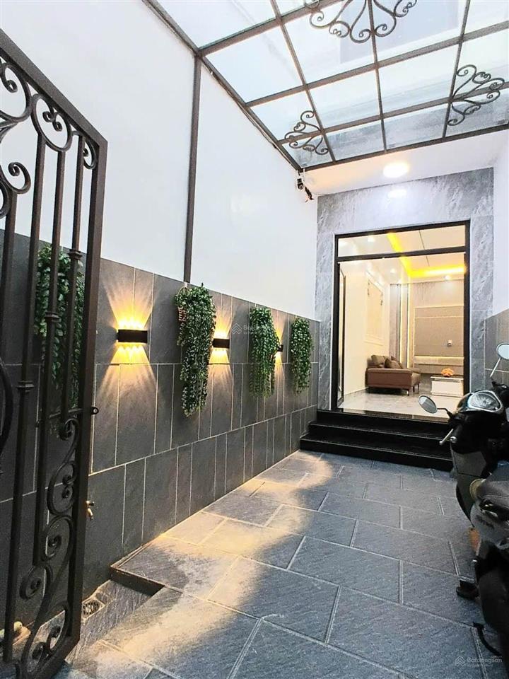 Siêu rẻ, bán nhà chợ cột đèn  dư hàng, mới tinh, 52m2x4 tầng, sân cổng riêng, nhỉnh 3 tỷ