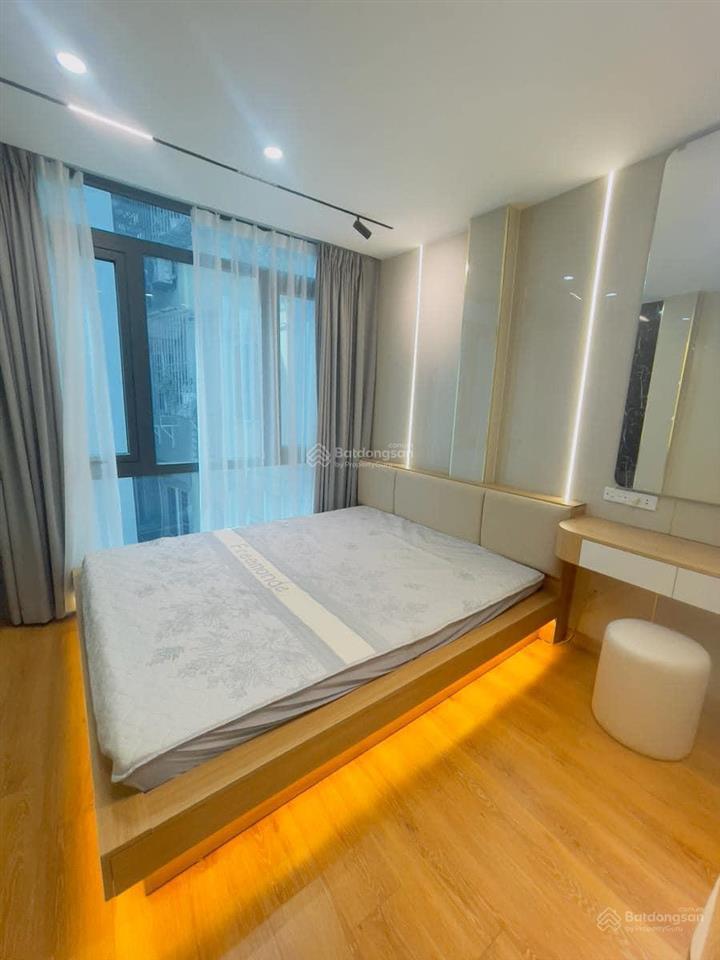 Siêu rẻ, bán nhà chợ cột đèn  dư hàng, mới tinh, 52m2x4 tầng, sân cổng riêng, nhỉnh 3 tỷ
