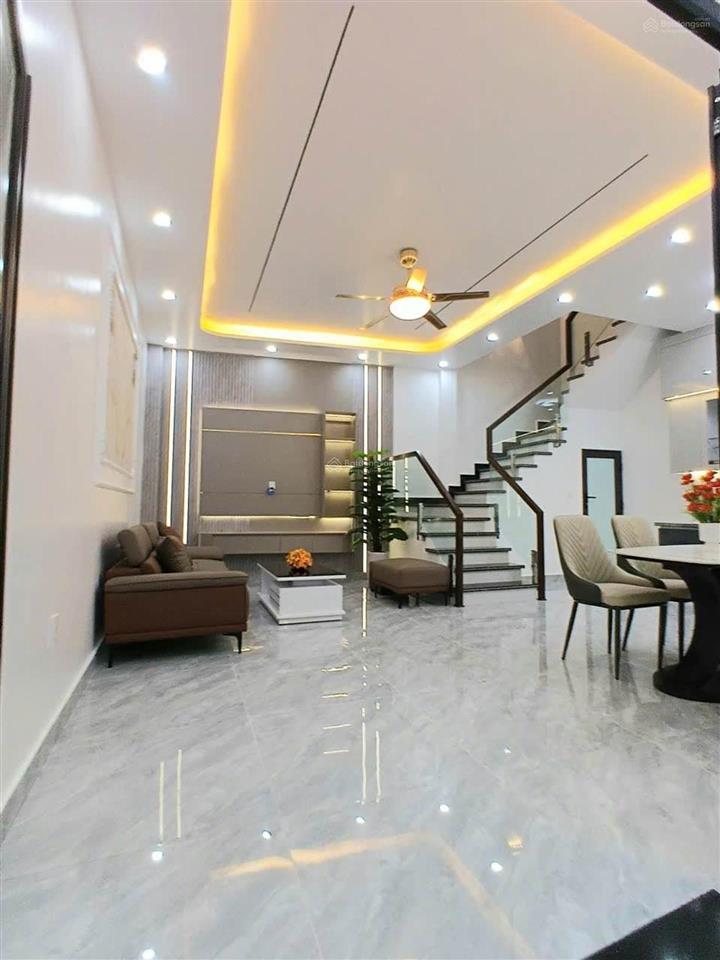 Siêu rẻ, bán nhà chợ cột đèn  dư hàng, mới tinh, 52m2x4 tầng, sân cổng riêng, nhỉnh 3 tỷ