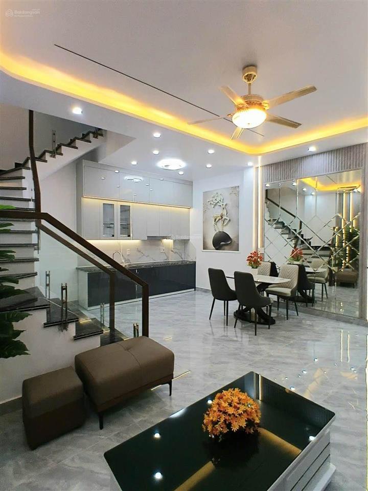Siêu rẻ, bán nhà chợ cột đèn  dư hàng, mới tinh, 52m2x4 tầng, sân cổng riêng, nhỉnh 3 tỷ