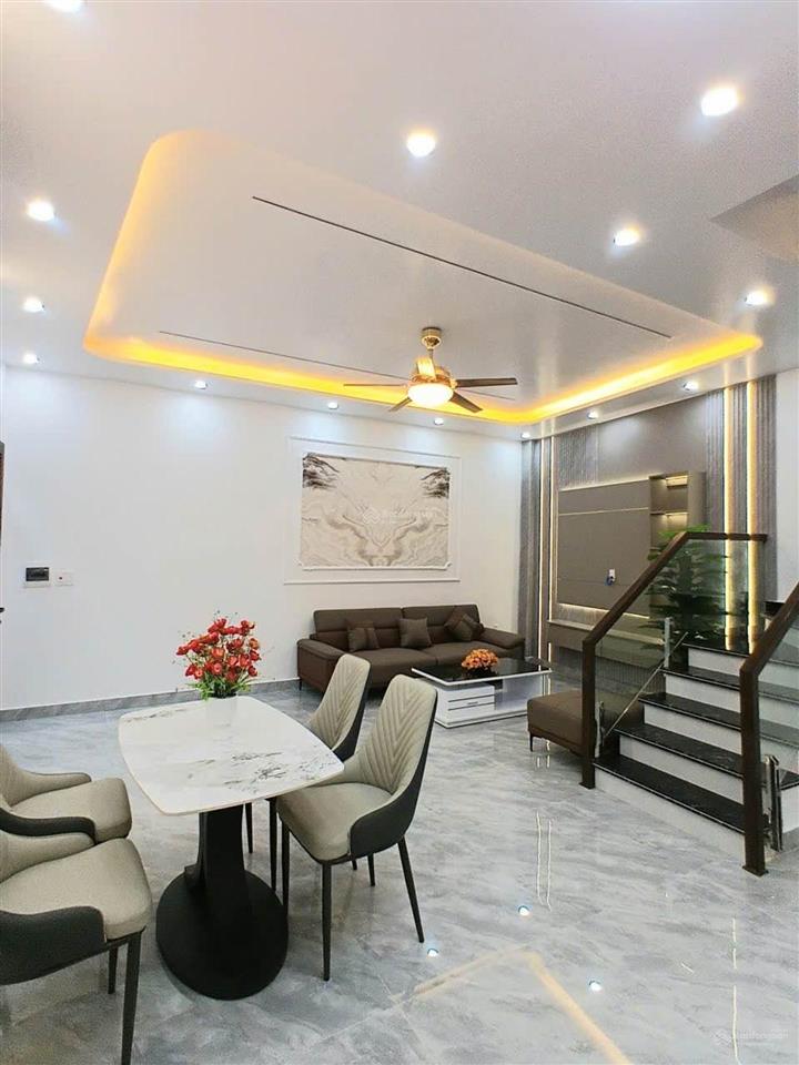 Siêu rẻ, bán nhà chợ cột đèn  dư hàng, mới tinh, 52m2x4 tầng, sân cổng riêng, nhỉnh 3 tỷ