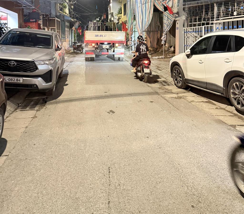 Hạ chào sâu 3 tỷ phân lô đội cấn 3 oto tránh vỉa hè 2 bên kd đỉnh  nhà dân xây 4 tầng chắc chắn