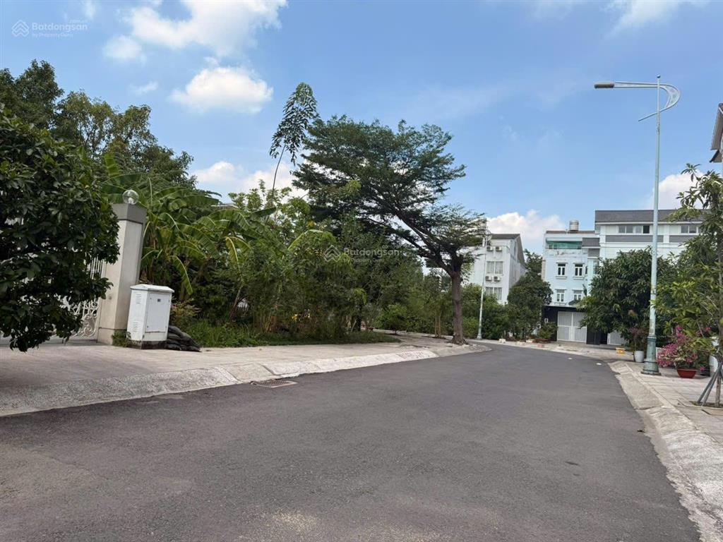 Bán nhanh lô 8x20 kdc đông thủ thiêm hướng đông nam