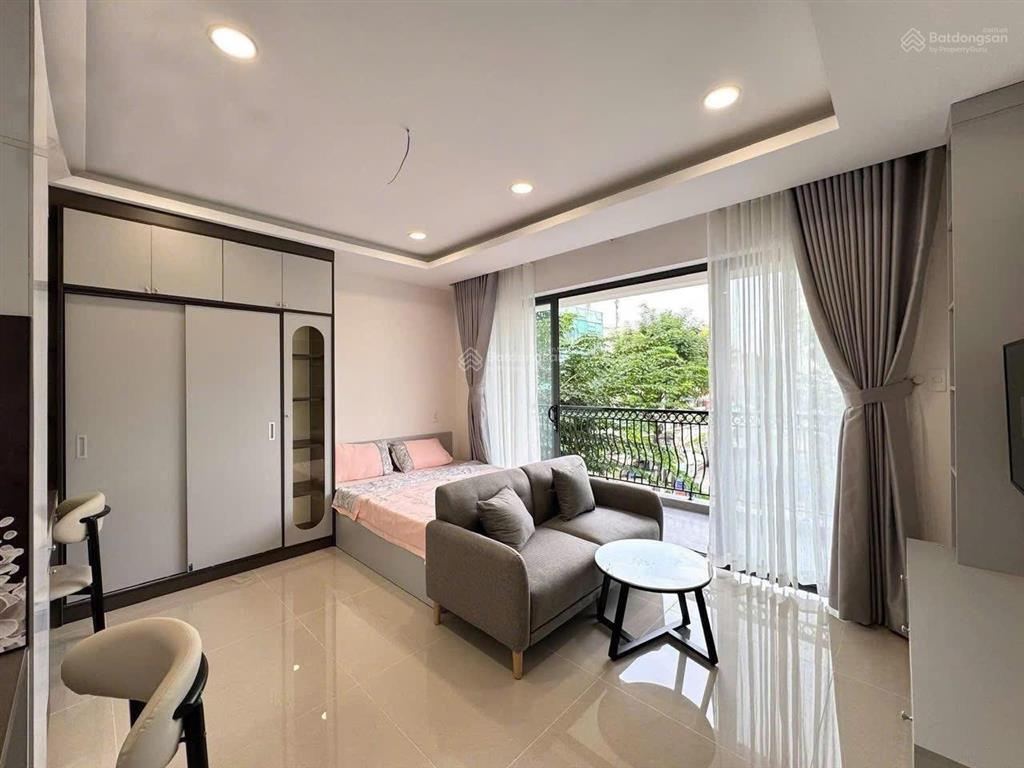 Căn hộ 1 phòng ngủ, tách bếp full nội thất ngay trục đường trần hưng đạo, quận 1...