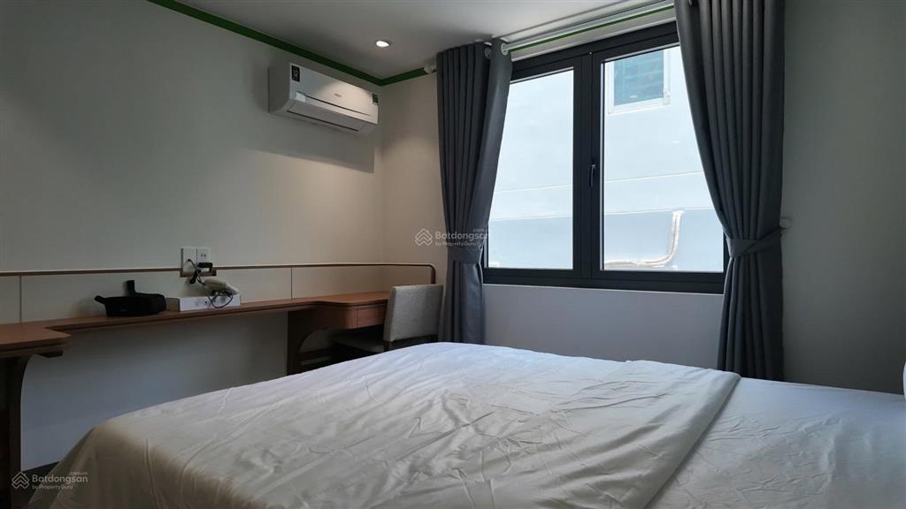 Căn hộ 1 phòng ngủ tách bếp full nội thất ngay vòng xoay công trường dân chủ, gần quận 3