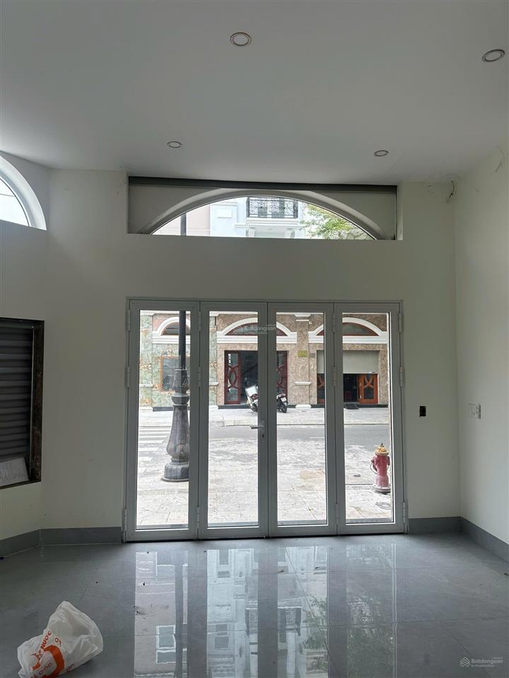 Chính chủ bán gấp căn góc nhà phố icon central ngay cổng chào ra vào chỉ 8,3 tỷ
