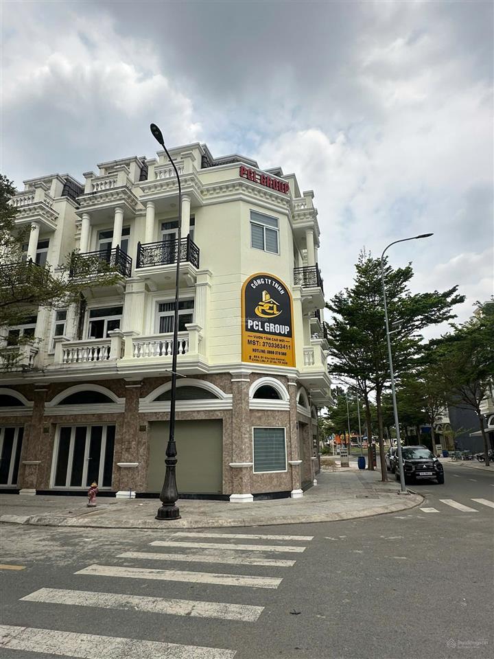 Chính chủ bán gấp căn góc nhà phố icon central ngay cổng chào ra vào chỉ 8,3 tỷ