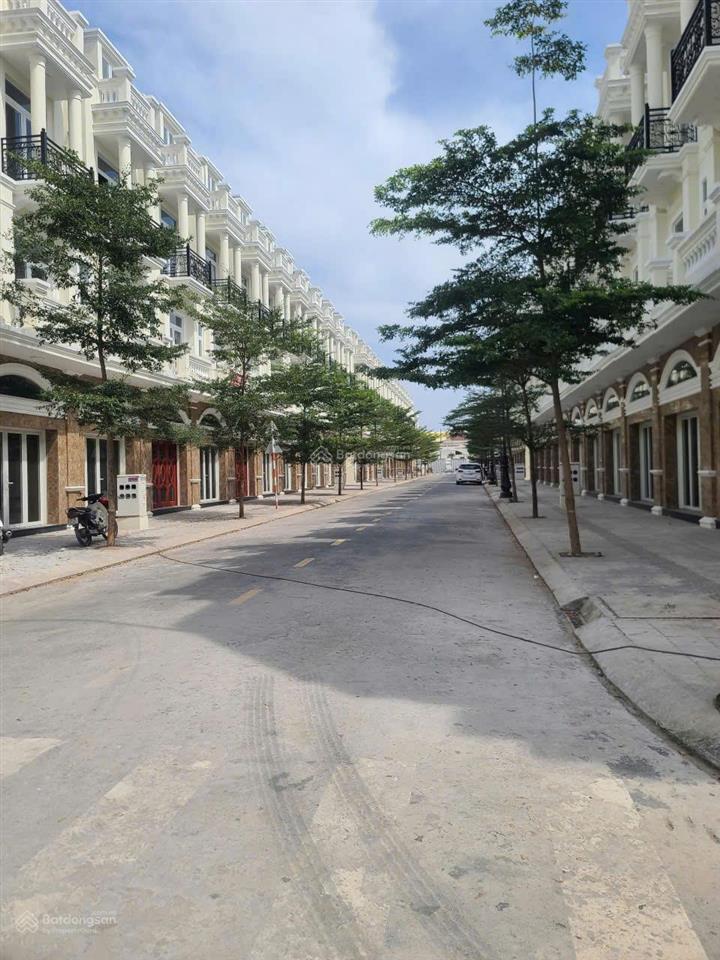 Chính chủ bán gấp căn góc nhà phố icon central ngay cổng chào ra vào chỉ 8,3 tỷ