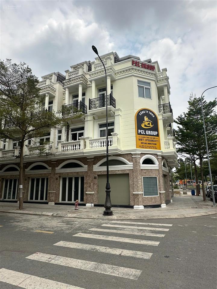 Chính chủ bán gấp căn góc nhà phố icon central ngay cổng chào ra vào chỉ 8,3 tỷ