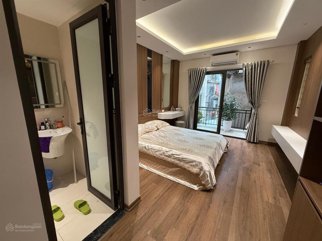 Nhà đẹp  vị trí đẹp  nằm ngay trung tâm đống đa  thang máy