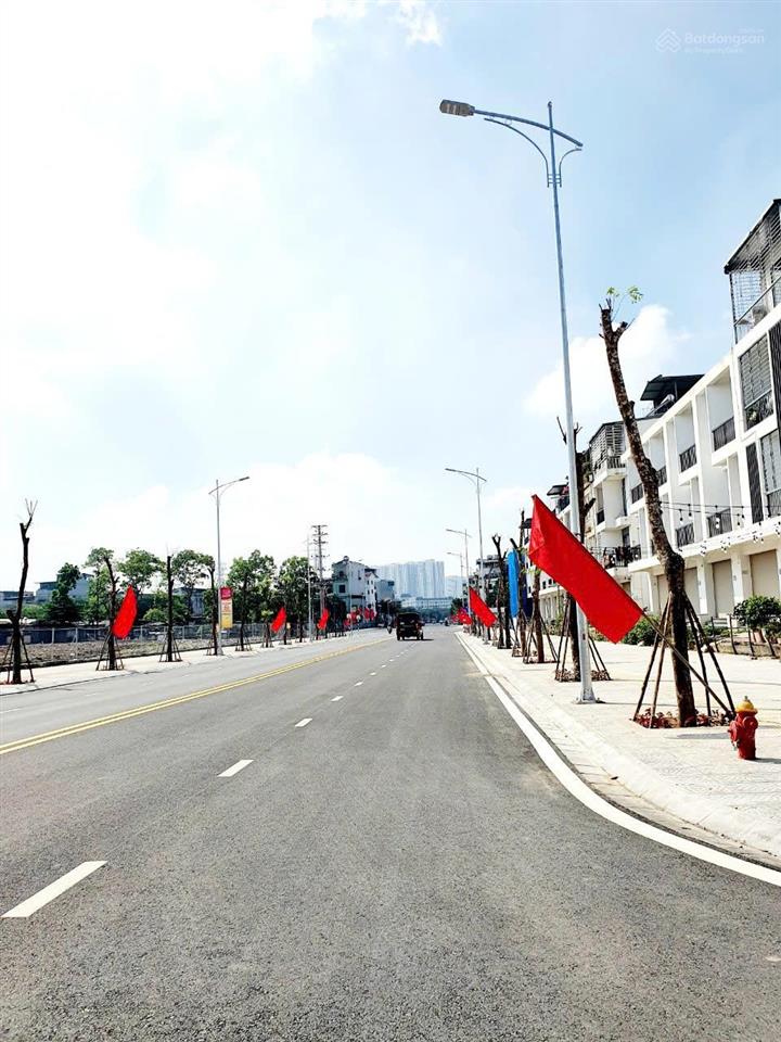 Bán nhà liền kề kđt ao sàocạnh louis hoàng mai, đường rộng vài làn ô tô tránh nhau,73m2 hơn 23 tỷ