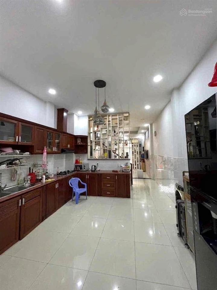 Nhà 3 tầng hẻm xe hơi full nội thất ngay ngã tư thủ đức