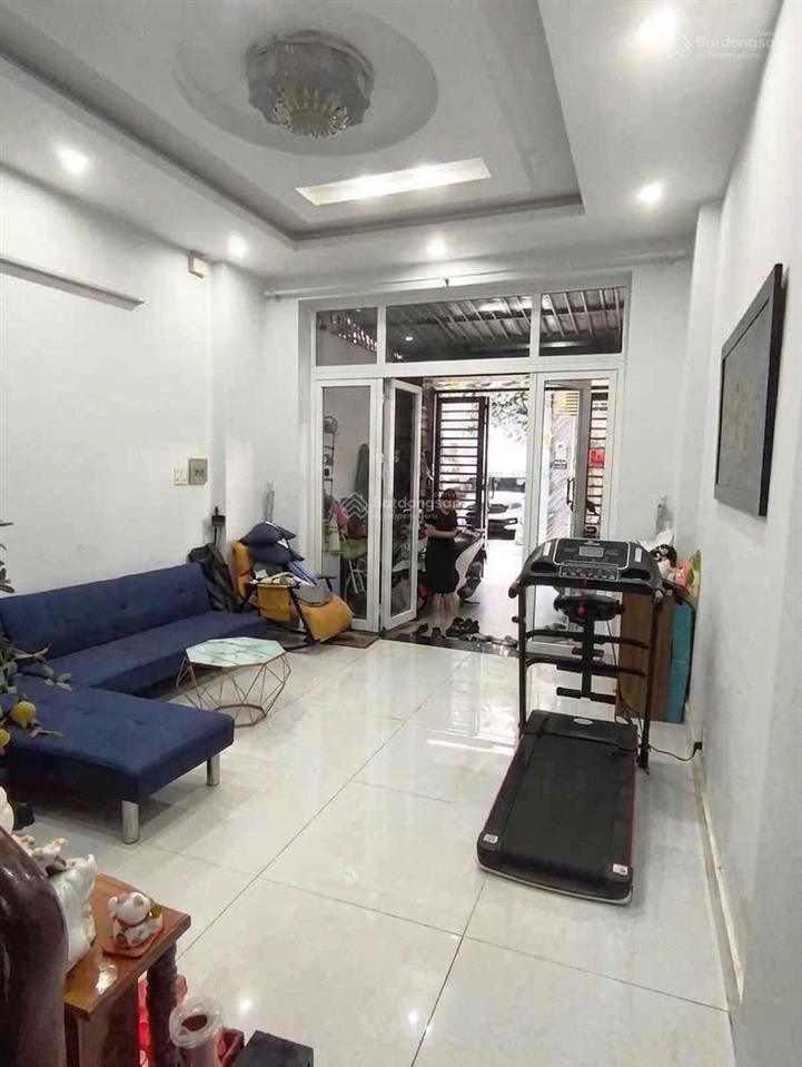 Nhà 3 tầng hẻm xe hơi full nội thất ngay ngã tư thủ đức