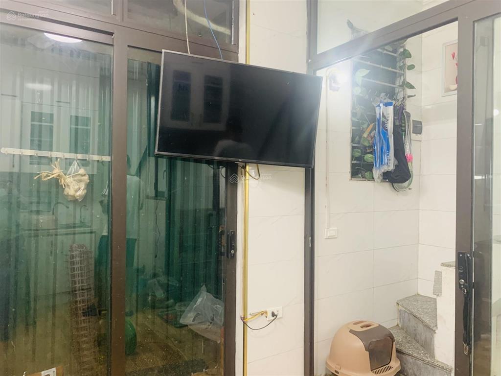 Cho thuê nhà phúc tân, hoàn kiếm. 18m2 x 6 tầng, 3 ngủ, full nội thất. nhắn zalo e gửi số chính chủ