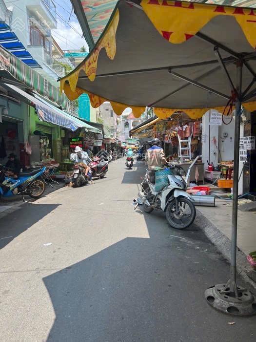 Ngộp bank, mặt tiền chợ căn cứ, 160m2, ngang 7,5m, kinh doanh đa nghề, dòng tiền cao, sát cityland