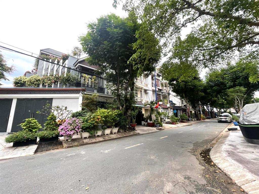 Bán nhà 100m2, ngang 5m, đường 10m có lề, khu phân lô 10ha, ngay ga metro số 2, sát trường chinh