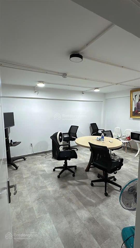 Lê văn sỹ q3  hẻm xe hơi  ngang khủng 8.5m  dtsd hơn 600m2  3tầng  sổ vuông a4  sân để xe hơi