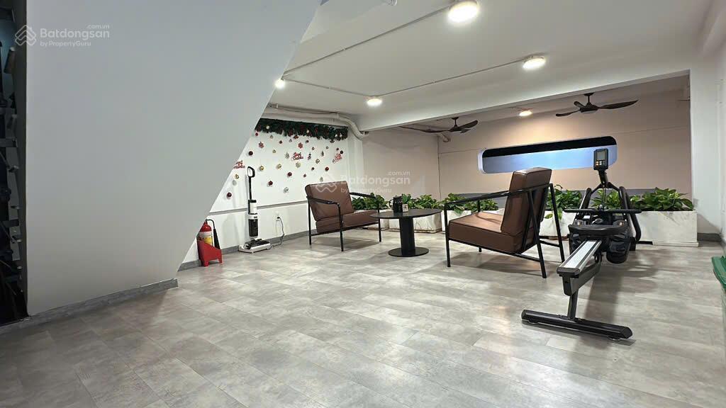 Lê văn sỹ q3  hẻm xe hơi  ngang khủng 8.5m  dtsd hơn 600m2  3tầng  sổ vuông a4  sân để xe hơi