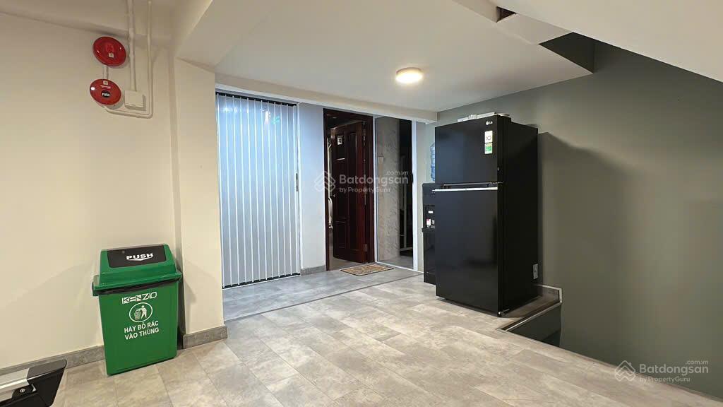 Lê văn sỹ q3  hẻm xe hơi  ngang khủng 8.5m  dtsd hơn 600m2  3tầng  sổ vuông a4  sân để xe hơi