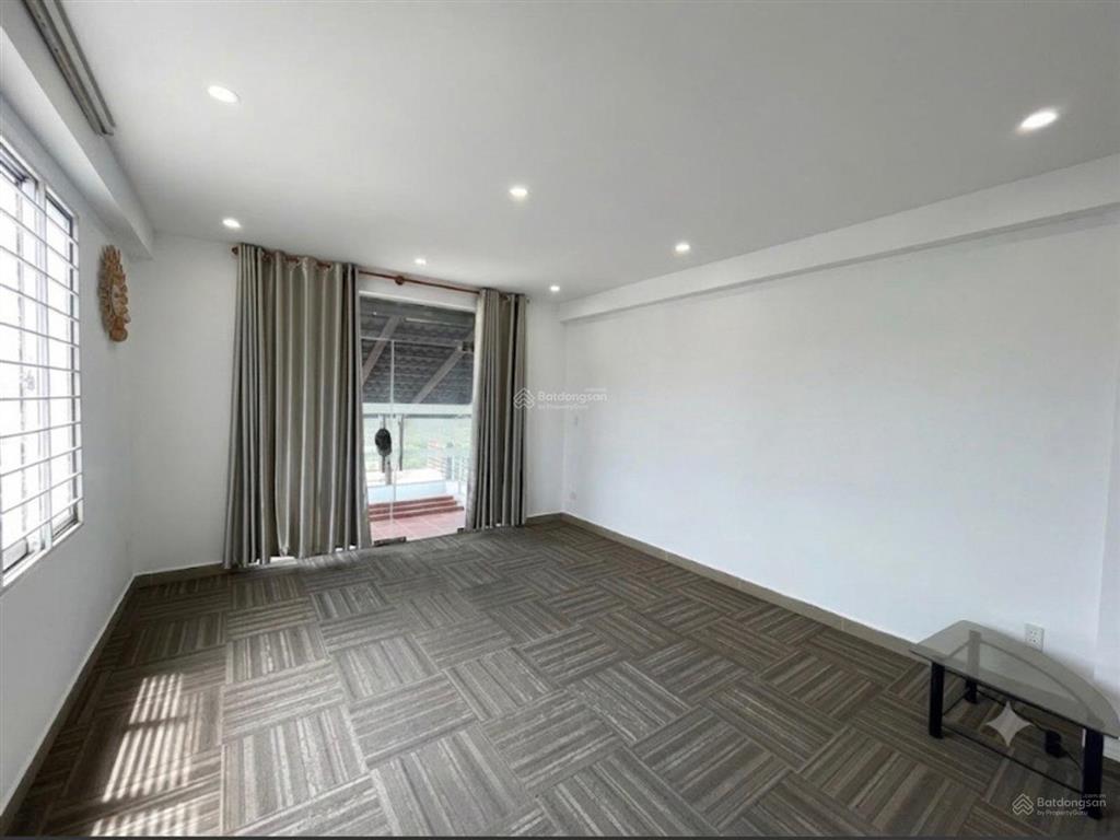 Thích quảng đức  biệt thự 162m²  hẻm nhựa xe tải  ngang 7m  5 tầng  sân rộng đậu nhiều xe hơi