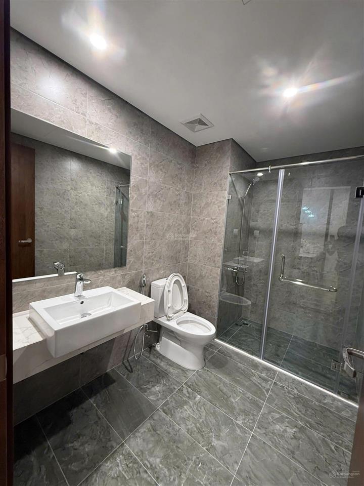 Vừa làm nội thất full mới đẹp. chủ bán gấp vì không chịu nổi lãi ngân hàng, bán rẻ hơn tt 100tr
