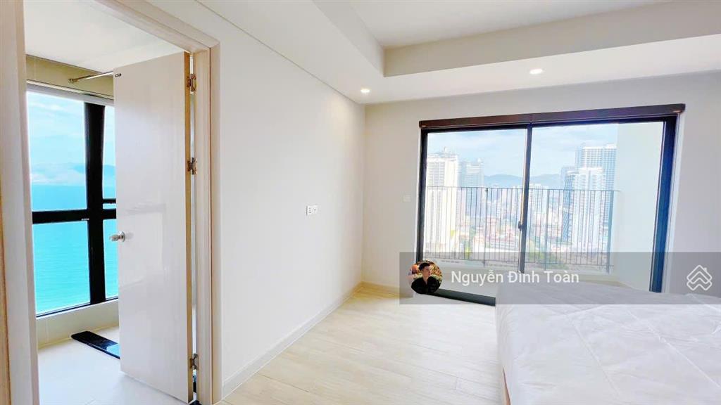 Bán căn gold coast tòa nam view trực diện biển tầng trung 2x