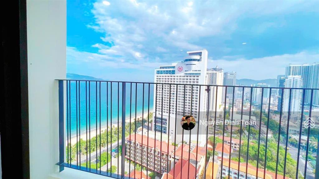 Bán căn gold coast tòa nam view trực diện biển tầng trung 2x
