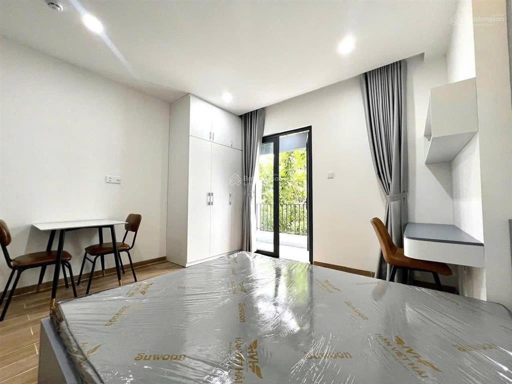Căn hộ ban công đầy đủ nội thất tại hàng xanh nguyễn gia tríbình thạnh giáp quận 1, quận 2
