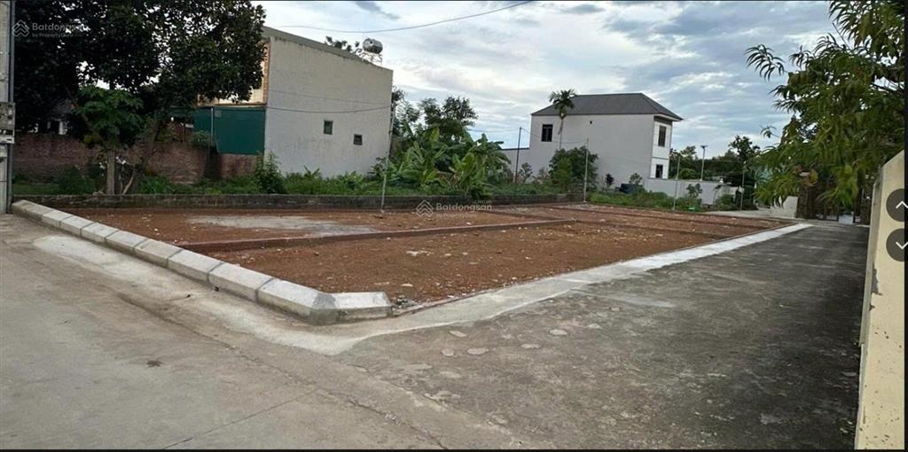 103m2 trục chính phúc tiến, vuông vắn, mt 5,5 m cách metro số 8 chỉ 300m trục chính 6m ô tô tránh