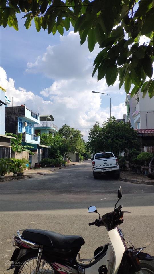 Nhà 1 trệt 1 lầu, 3pn  2wc kdc phước thiện, long bình, đối diện vinhomes q9