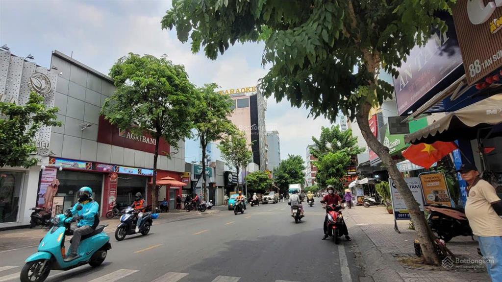 Bán tòa nhà mặt tiền đường tân sơn nhì. nhà nở hậu, phong thủy tốt, đúc 6 tấm mới đẹp, có thang máy