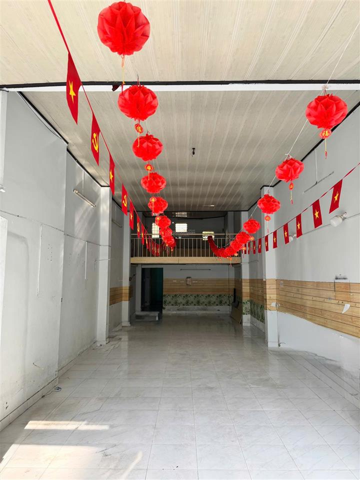 Bán nhà đường rộng 8m ngay chợ tân hương, q. tân phú  4mx19m  nhà cấp 4, tiện xây. chỉ 6.65 tỷ tl