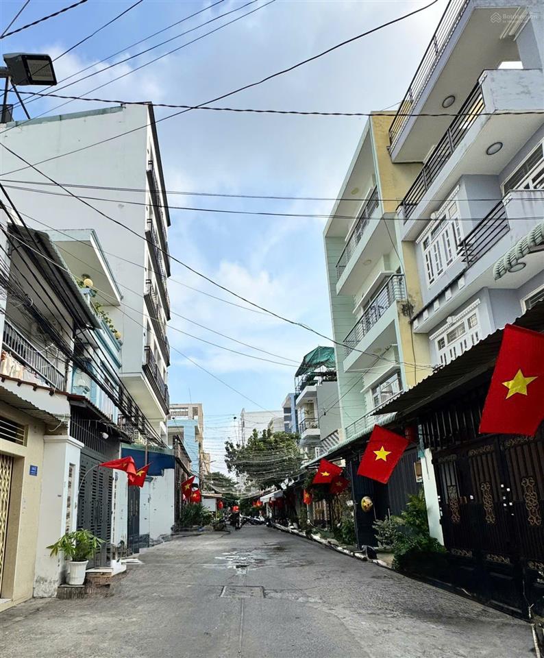 Bán nhà đường rộng 8m ngay chợ tân hương, q. tân phú  4mx19m  nhà cấp 4, tiện xây. chỉ 6.65 tỷ tl