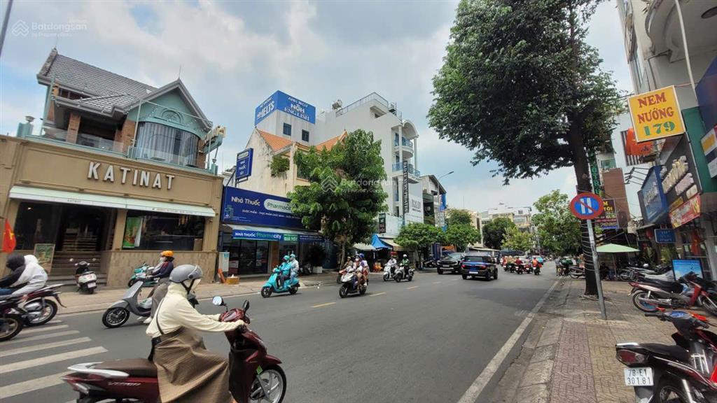 Bán nhà mặt tiền ngay tân sơn nhì, ngang lớn 8.7mx26m, đang cho siêu thị thuê ổn định. giá 42 tỷ tl