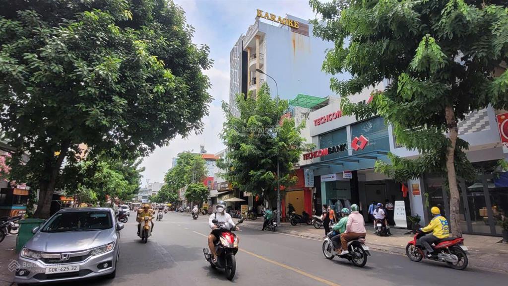 Bán nhà mặt tiền ngay tân sơn nhì, ngang lớn 8.7mx26m, đang cho siêu thị thuê ổn định. giá 42 tỷ tl