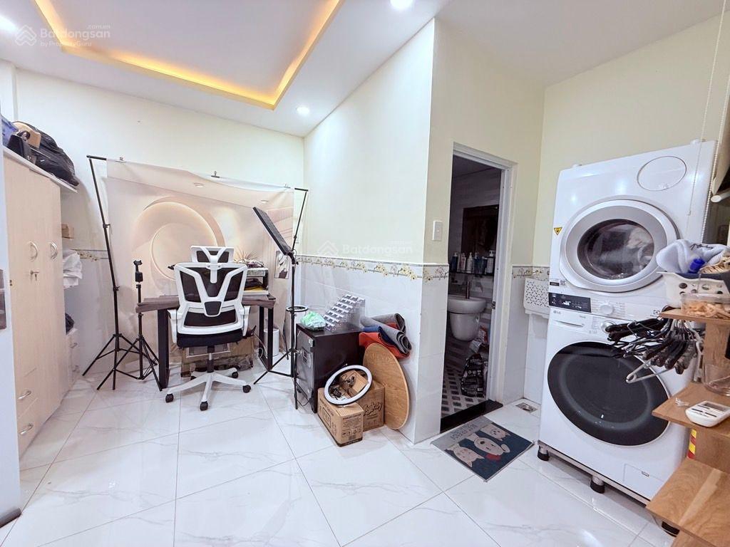 Chủ giảm 100tr bán gấp giá mới 3.2 tỷ nhà ở ngay sân để 4 xe bà điểm vị trí đẹp đ