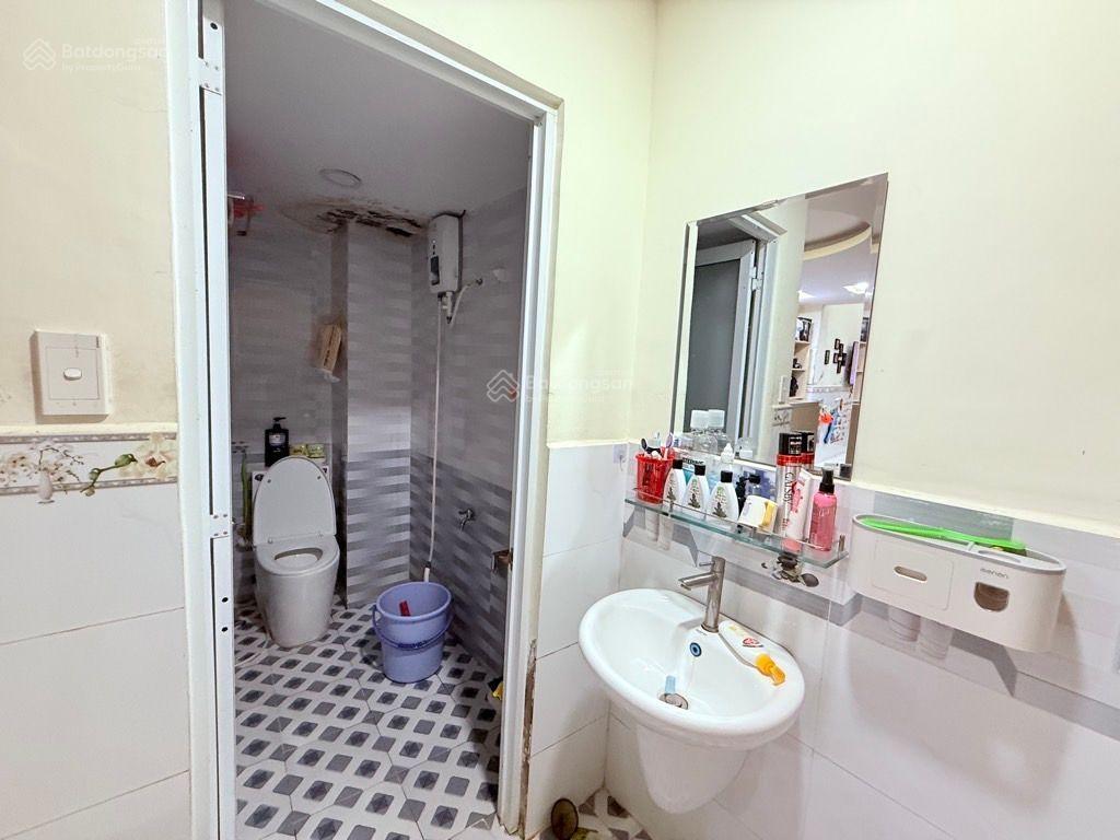 Chủ giảm 100tr bán gấp giá mới 3.2 tỷ nhà ở ngay sân để 4 xe bà điểm vị trí đẹp đ