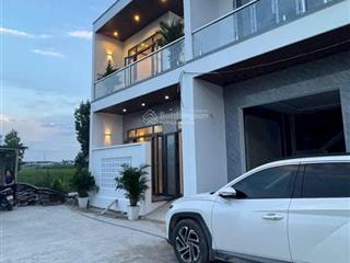 Biệt thự mini mới hoàn thiện chỉ 1 tỷ 850 dọn vào ở ngay chợ thạnh phú