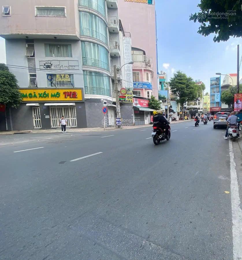 Phú nhuận, bán căn góc 3 mặt tiền, ngang 8m, công nhận 250m2, hợp đồng 3 năm, sổ riêng.