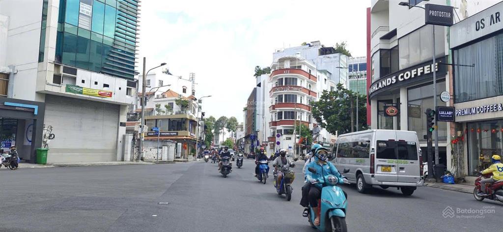 Bán nhà 3 mặt tiền phú nhuận, cn 250m2, khu văn phòng cao cấp, gần công viên gia định.