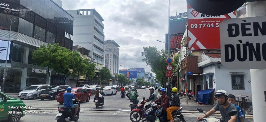 Bán nhà 3 mặt tiền phú nhuận, cn 250m2, khu văn phòng cao cấp, gần công viên gia định.