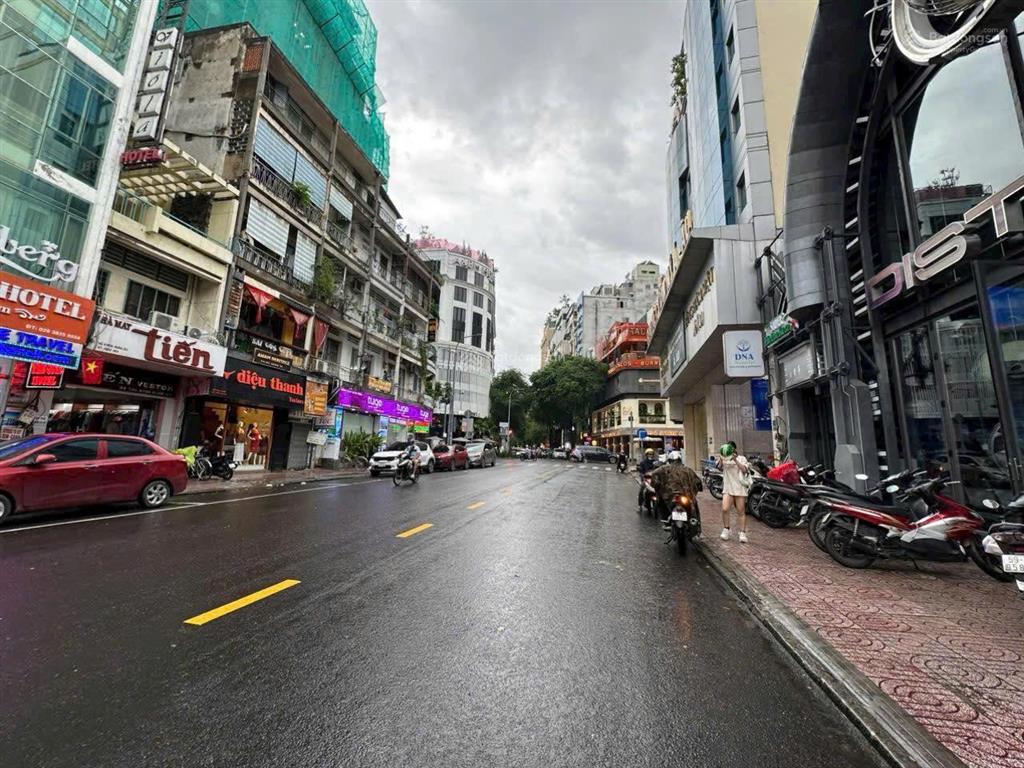 Tòa nhà mặt tiền trần hưng đạo đoạn 2 chiều gần lê hồng phong quận 5