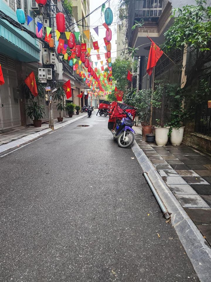 Bán nhà phố văn cao, ba đình, dt 80m, ô tô, kinh doanh, phân lô, giá 40 tỷ.