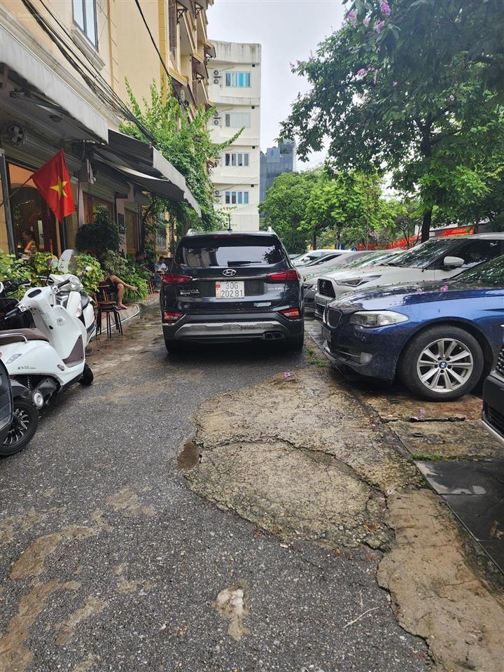 Bán nhà phố văn cao, ba đình, dt 80m, ô tô, kinh doanh, phân lô, giá 40 tỷ.