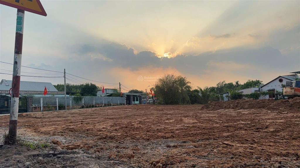 Dang cân bán đât 1tỷ490 110m2 kế trường tieu học trung lạp hạ, củ chi